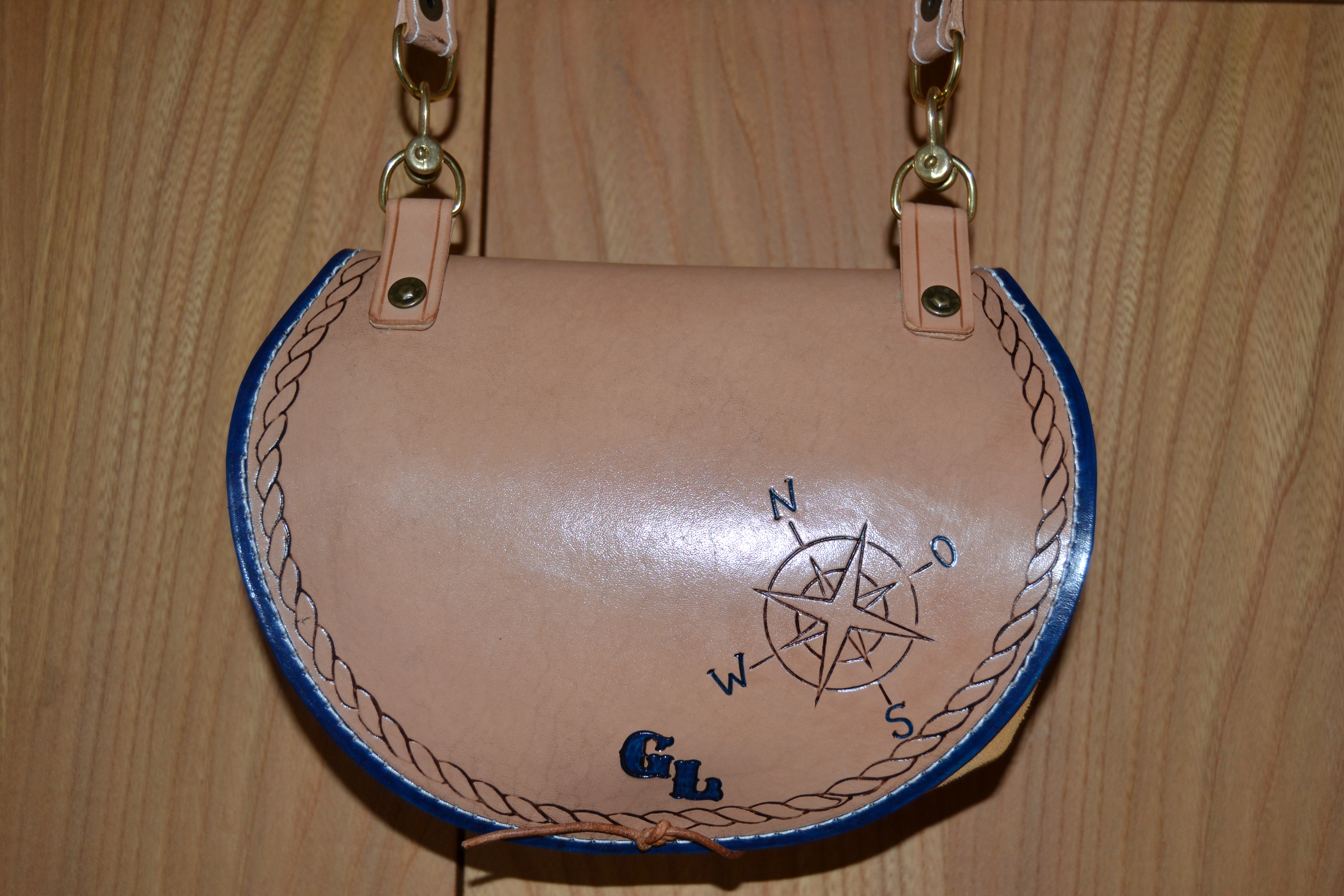 Ledertasche punziert hinten